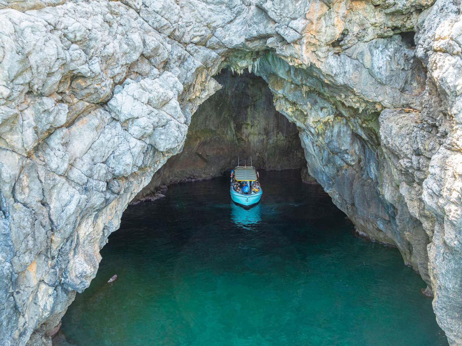 Blaue Grotte Küste