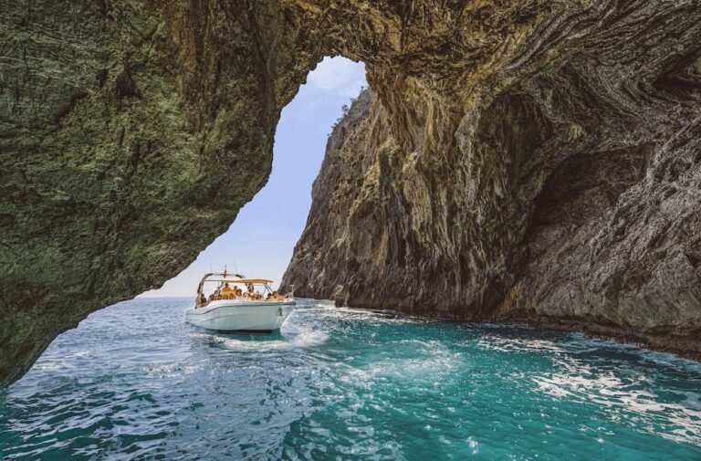 Cómo elegir la mejor excursión en barco en Alcudia según el tipo de viaje